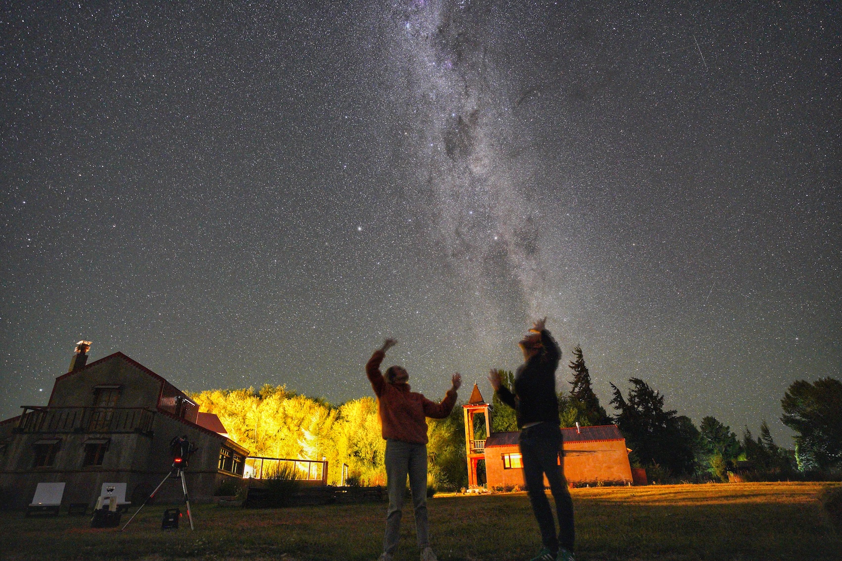 La Vía Láctea sobre La Floral Lodge en la Patagonia andina
